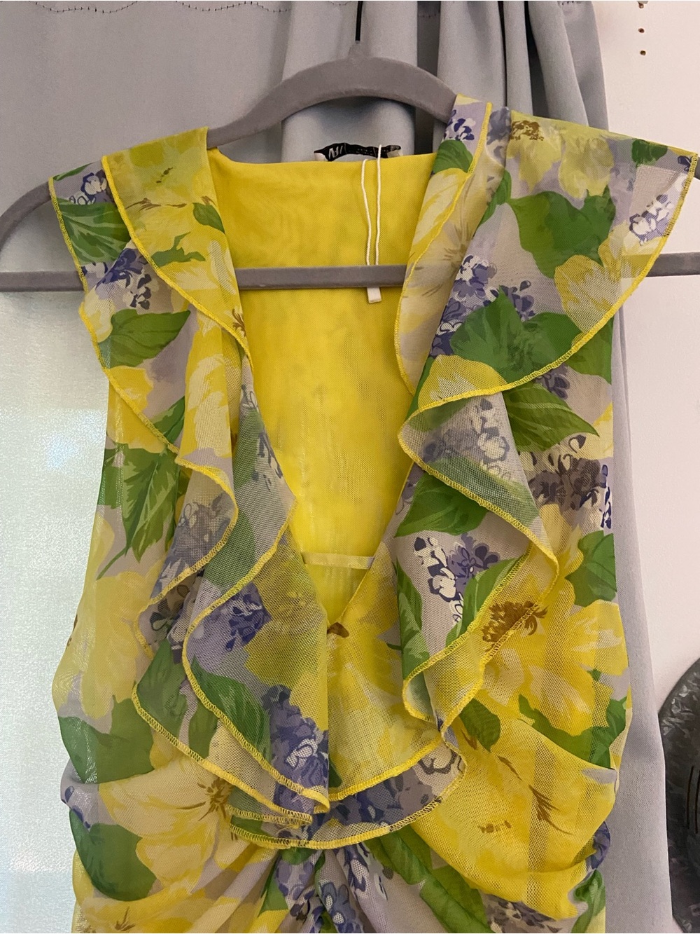 Zara Yellow Floral Ruffle V-Neck Sleeveless Blouse